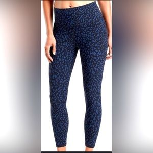 NWT Athleta Salutation Stash pocket 7/8 tight size L